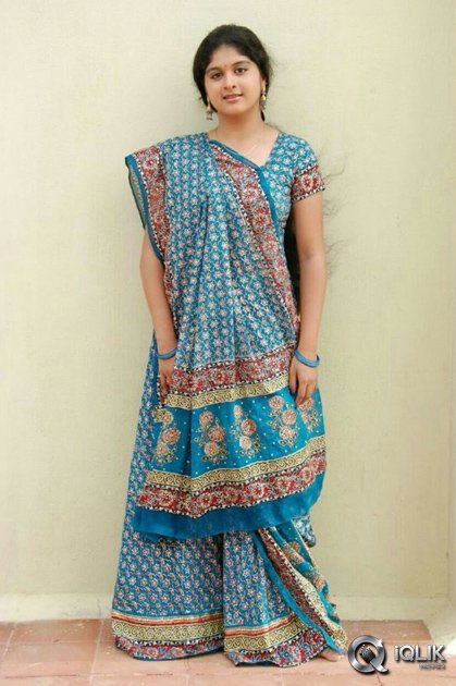 Ice-Cream-2-Girl-Naveena-Old-Photos